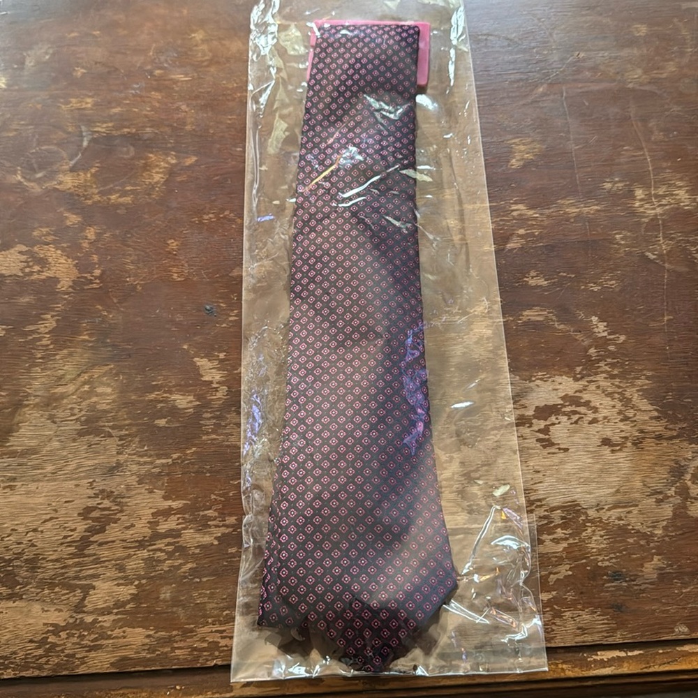 Susan G. Komen Men’s Tie. NWT.